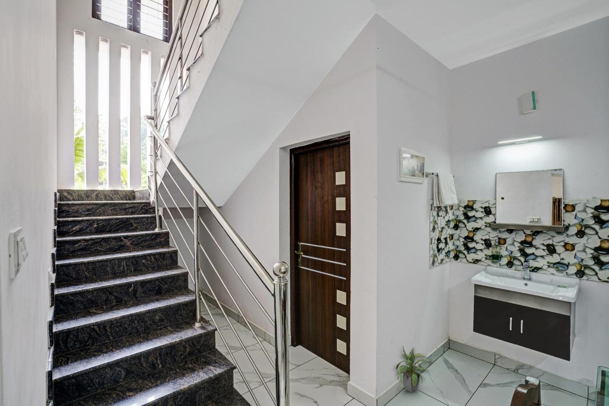 Spot On Shalom Palace Residency Neriyamangalam Exteriör bild